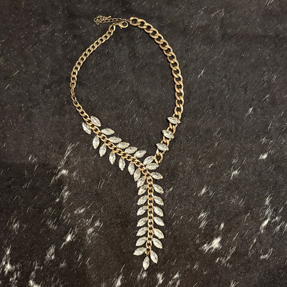 Elegant Gold Tone  and Rhinestone Leaf Necklace